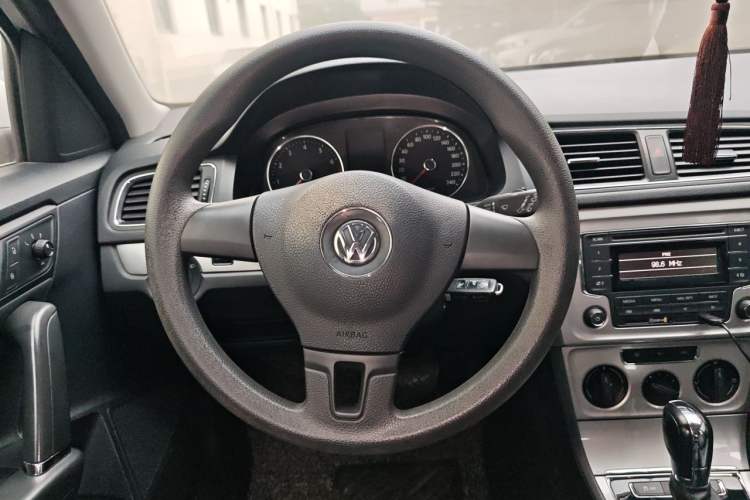 Used Volkswagen Gran Lavida 2013 1.6L Automatic Comfort Model Steering Wheel