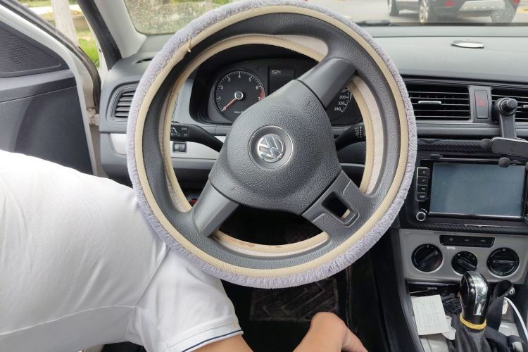 Used Volkswagen Gran Lavida 2013 1.6L Automatic Fashion Model Steering Wheel