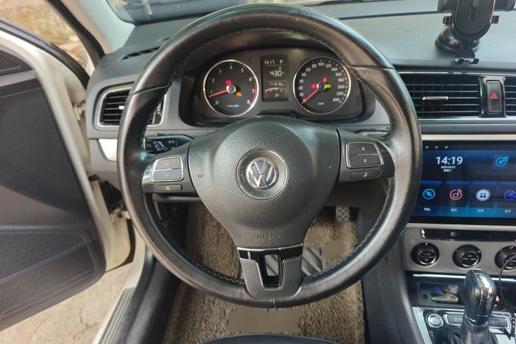 Used Volkswagen Gran Lavida 2013 1.6L Automatic Luxury Model Steering Wheel