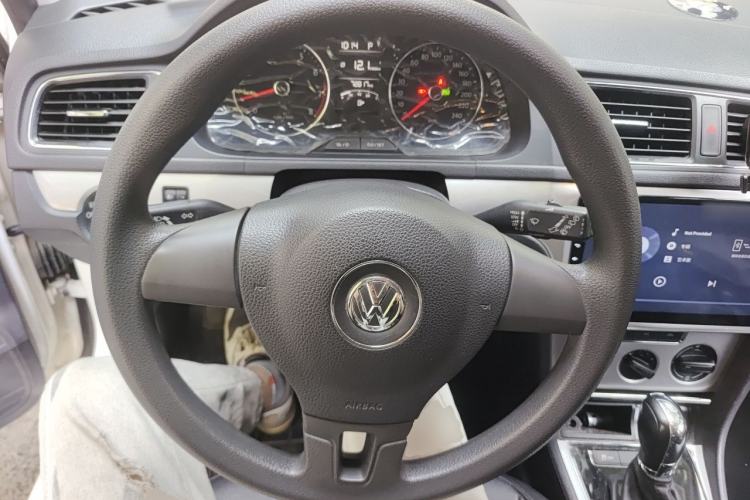 Used Volkswagen Gran Lavida 2013 1.6L Automatic Comfort Model Steering Wheel