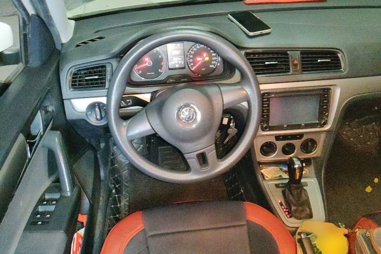 Used Volkswagen Gran Lavida 2013 1.6L Automatic Fashion Model Steering Wheel