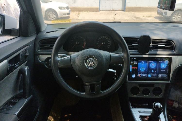 Used Volkswagen Gran Lavida 2013 1.6L Manual Fashion Model Steering Wheel