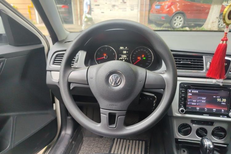 Used Volkswagen Gran Lavida 2013 1.6L Automatic Comfort Model Steering Wheel
