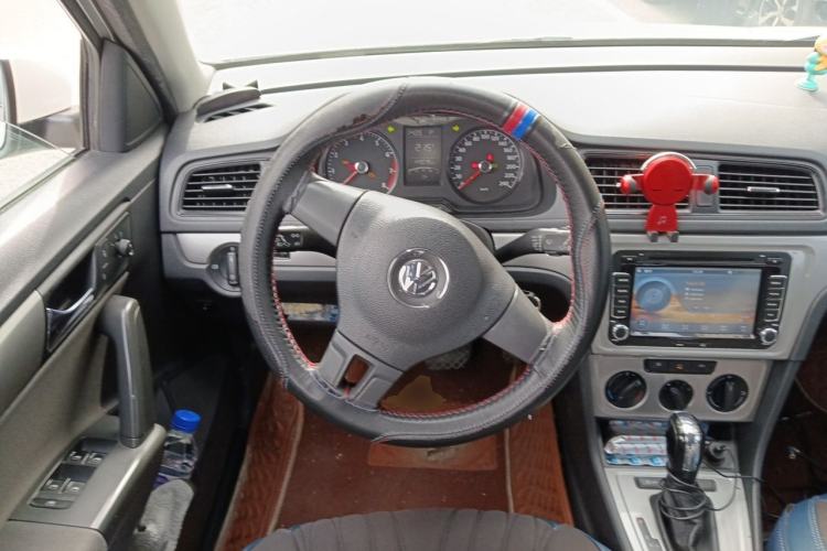 Used Volkswagen Gran Lavida 2013 1.6L Automatic Fashion Model Steering Wheel
