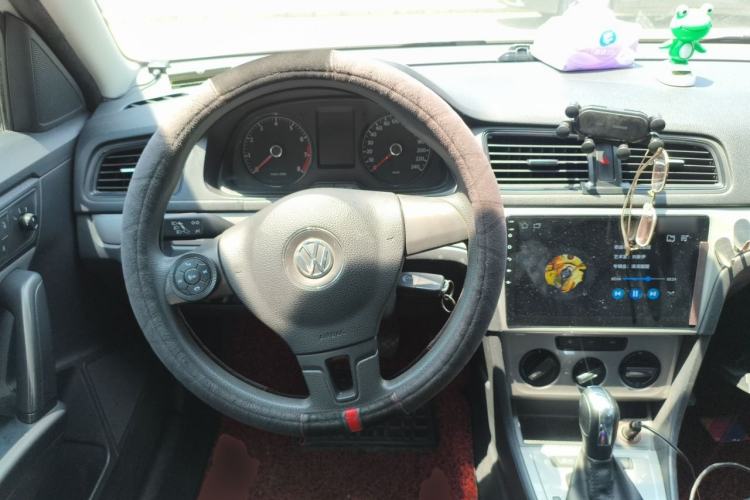 Used Volkswagen Gran Lavida 2013 1.6L Automatic Fashion Model Steering Wheel