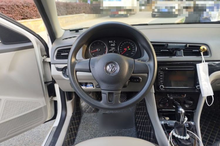 Used Volkswagen Gran Lavida 2013 1.4 TSI Automatic Comfort Model Steering Wheel