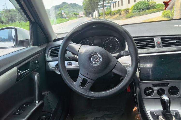 Used Volkswagen Gran Lavida 2013 1.6L Automatic Comfort Model Steering Wheel