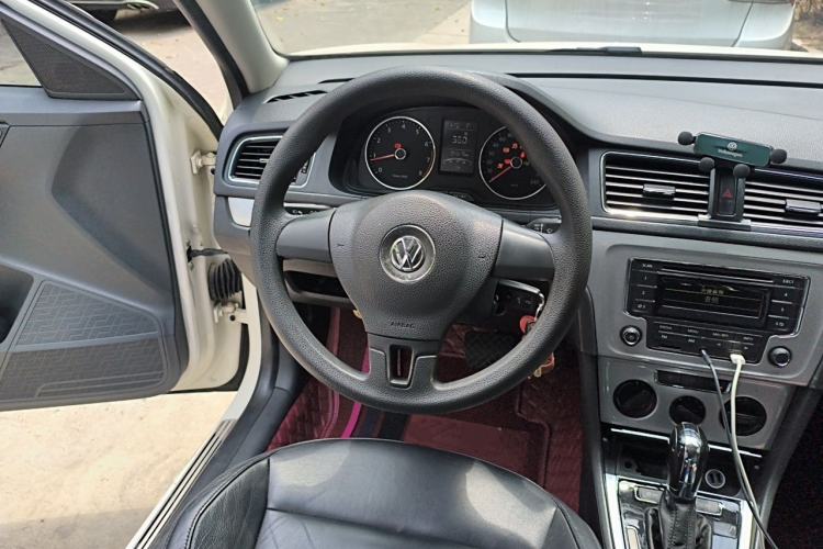 Used Volkswagen Gran Lavida 2013 1.6L Automatic Comfort Model Steering Wheel