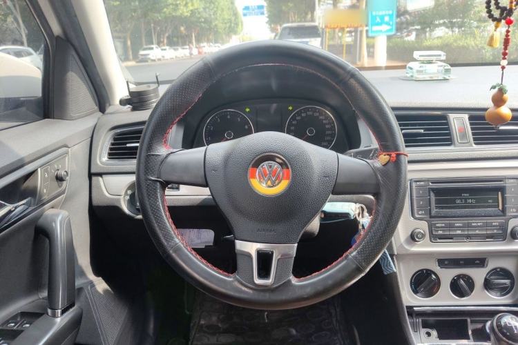 Used Volkswagen Gran Lavida 2013 1.6L Manual Comfort Model Steering Wheel