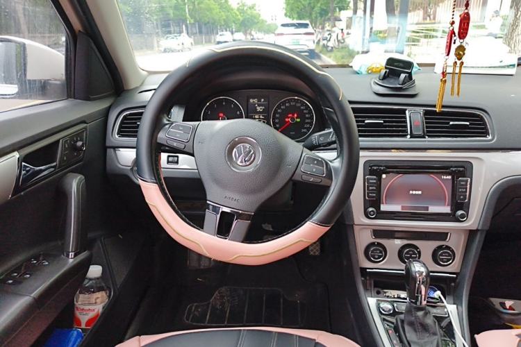 Used Volkswagen Gran Lavida 2013 1.6L Automatic Luxury Model Steering Wheel