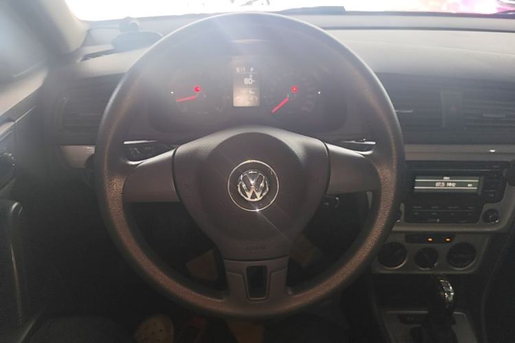 Used Volkswagen Gran Lavida 2013 1.6L Automatic Fashion Model Steering Wheel