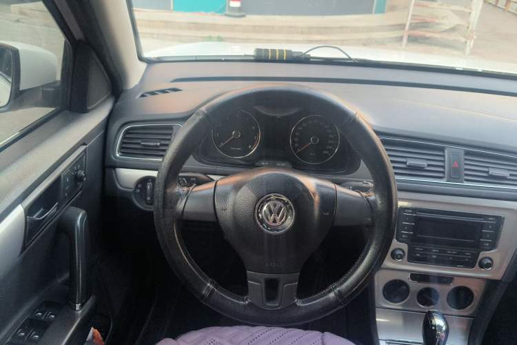 Used Volkswagen Gran Lavida 2013 1.6L Automatic Comfort Model Steering Wheel