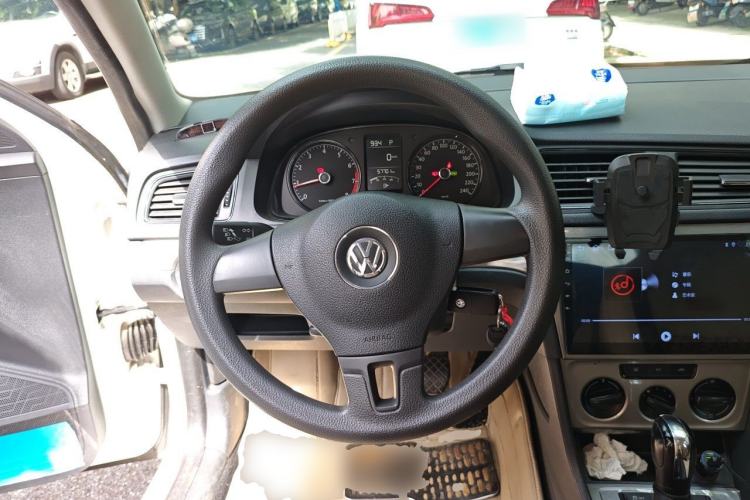 Used Volkswagen Gran Lavida 2013 1.6L Automatic Fashion Model Steering Wheel