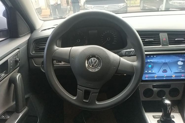 Used Volkswagen Gran Lavida 2013 1.6L Automatic Fashion Model Steering Wheel