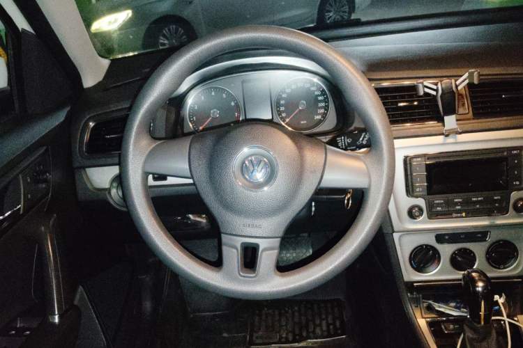 Used Volkswagen Gran Lavida 2013 1.6L Automatic Comfort Model Steering Wheel