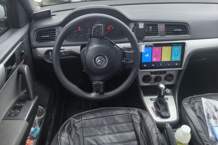 Used Volkswagen Gran Lavida 2013 1.6L Automatic Fashion Model Steering Wheel