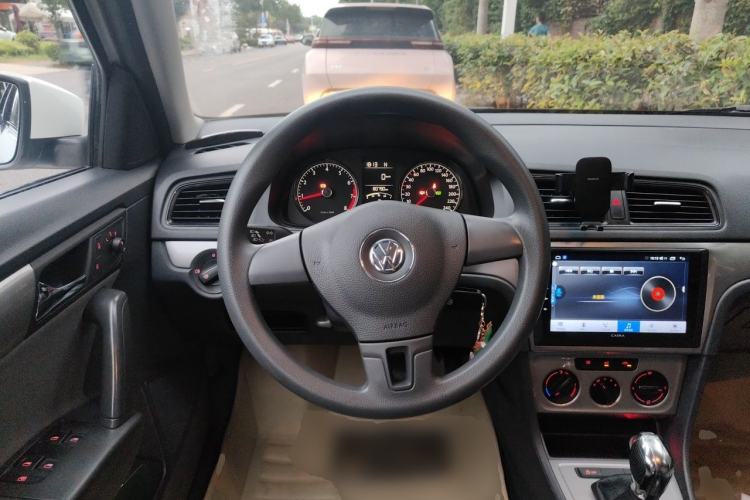 Used Volkswagen Gran Lavida 2013 1.6L Automatic Fashion Model Steering Wheel