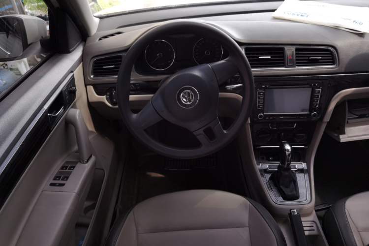 Used Volkswagen Gran Lavida 2013 1.6L Automatic Comfort Model Steering Wheel