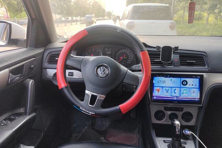 Used Volkswagen Gran Lavida 2013 1.6L Automatic Fashion Model Steering Wheel