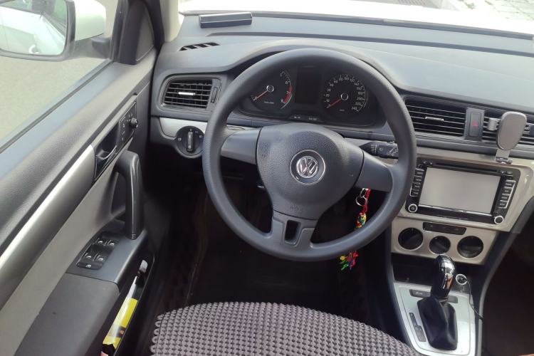 Used Volkswagen Gran Lavida 2013 1.6L Automatic Fashion Model Steering Wheel
