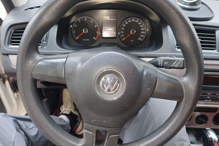 Used Volkswagen Gran Lavida 2013 1.6L Automatic Fashion Model Steering Wheel