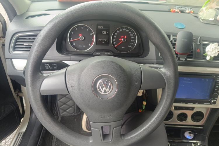 Used Volkswagen Gran Lavida 2013 1.6L Manual Fashion Model Steering Wheel
