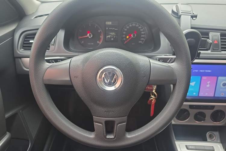 Used Volkswagen Gran Lavida 2013 1.6L Manual Fashion Model Steering Wheel