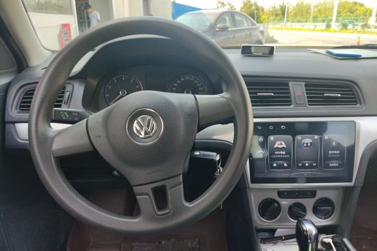 Used Volkswagen Gran Lavida 2013 1.6L Automatic Fashion Model Steering Wheel
