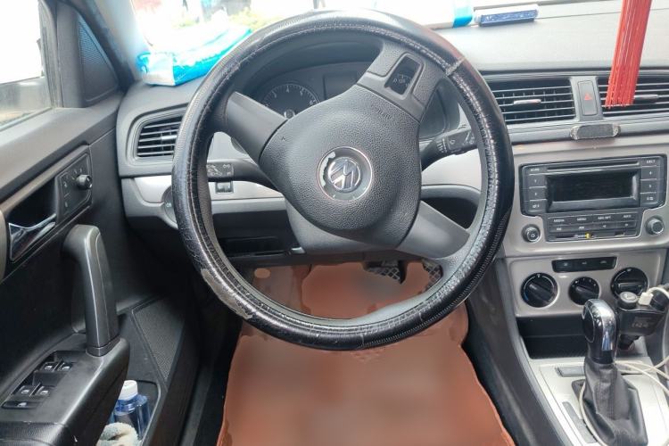 Used Volkswagen Gran Lavida 2013 1.6L Automatic Fashion Model Steering Wheel