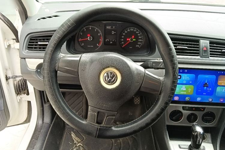 Used Volkswagen Gran Lavida 2013 1.6L Automatic Fashion Model Steering Wheel