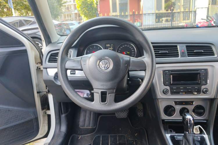 Used Volkswagen Gran Lavida 2013 1.4 TSI Automatic Comfort Model Steering Wheel