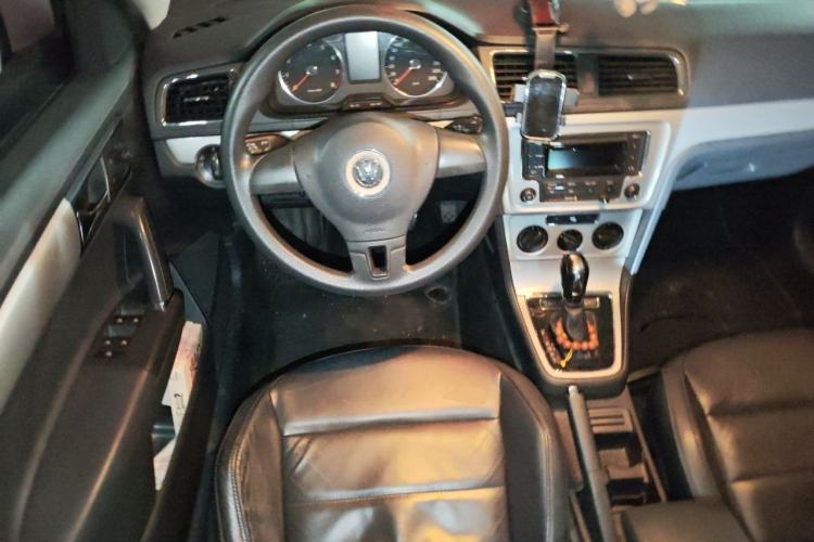 Used Volkswagen Gran Lavida 2013 1.6L Automatic Comfort Model Steering Wheel
