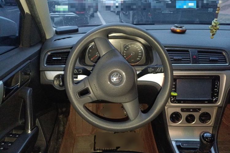 Used Volkswagen Gran Lavida 2013 1.6L Manual Comfort Model Steering Wheel