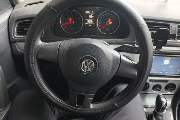 Used Volkswagen Gran Lavida 2013 1.6L Automatic Comfort Model Steering Wheel