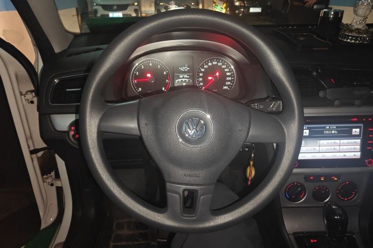 Used Volkswagen Gran Lavida 2013 1.6L Automatic Comfort Model Steering Wheel