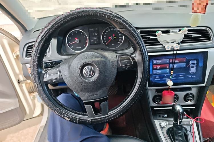 Used Volkswagen Gran Lavida 2013 1.6L Automatic Luxury Model Steering Wheel