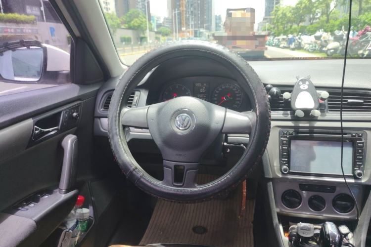 Used Volkswagen Gran Lavida 2013 1.6L Automatic Fashion Model Steering Wheel