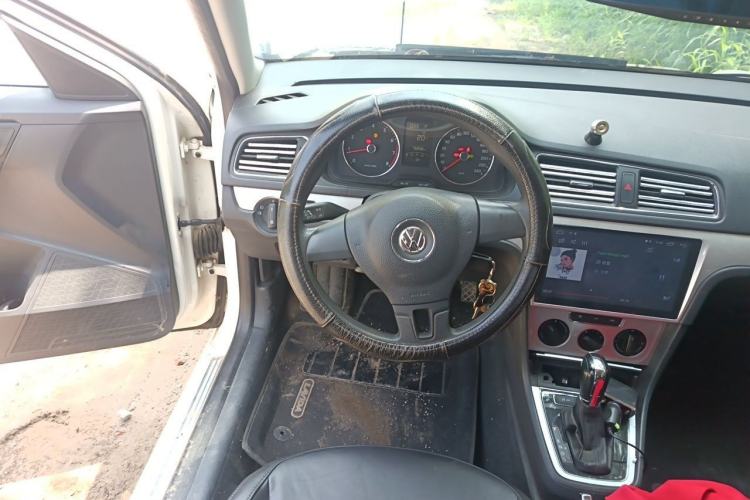 Used Volkswagen Gran Lavida 2013 1.6L Automatic Comfort Model Steering Wheel