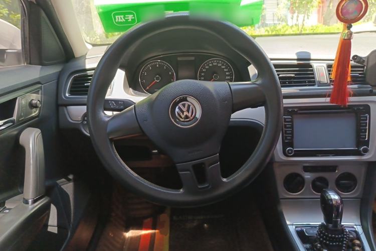Used Volkswagen Gran Lavida 2013 1.6L Automatic Comfort Model Steering Wheel