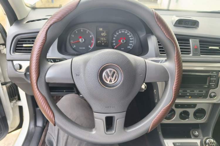 Used Volkswagen Gran Lavida 2013 1.6L Manual Fashion Model Steering Wheel