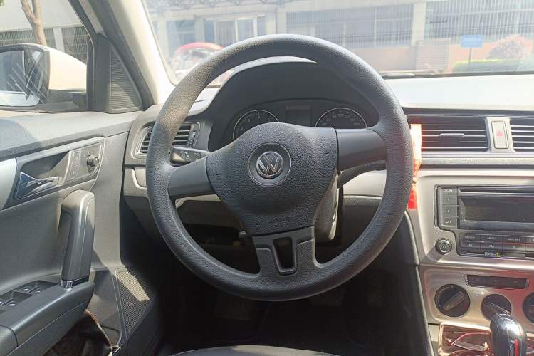 Used Volkswagen Gran Lavida 2013 1.4 TSI Automatic Comfort Model Steering Wheel