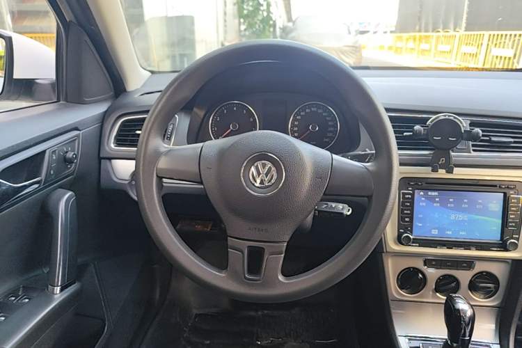 Used Volkswagen Gran Lavida 2013 1.4 TSI Automatic Comfort Model Steering Wheel