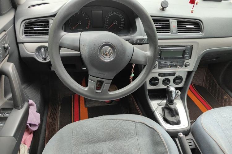 Used Volkswagen Gran Lavida 2013 1.6L Automatic Fashion Model Steering Wheel