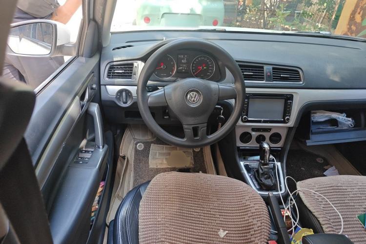 Used Volkswagen Gran Lavida 2013 1.6L Automatic Comfort Model Steering Wheel