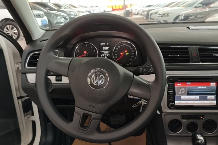 Used Volkswagen Gran Lavida 2013 1.6L Automatic Comfort Model Steering Wheel