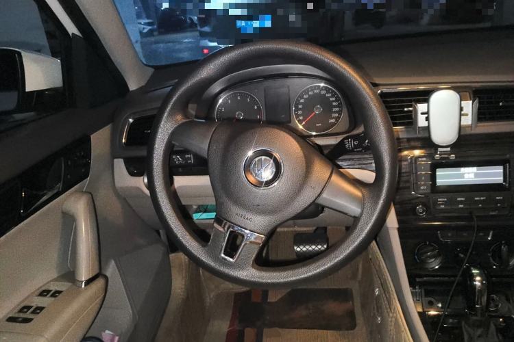 Used Volkswagen Gran Lavida 2013 1.6L Automatic Comfort Model Steering Wheel