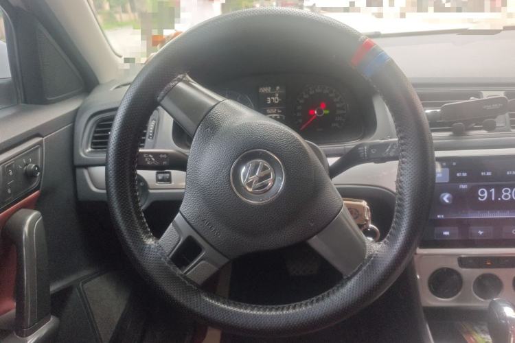 Used Volkswagen Gran Lavida 2013 1.6L Automatic Fashion Model Steering Wheel