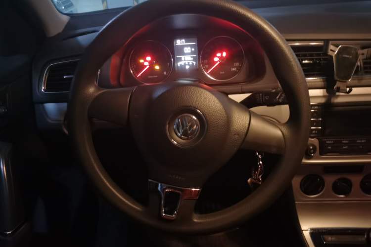 Used Volkswagen Gran Lavida 2013 1.4 TSI Manual Comfort Model Steering Wheel