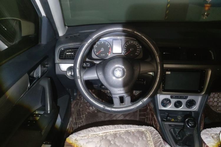 Used Volkswagen Gran Lavida 2013 1.6L Manual Fashion Model Steering Wheel