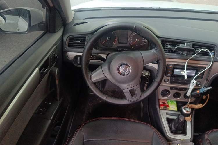 Used Volkswagen Gran Lavida 2013 1.6L Manual Fashion Model Steering Wheel